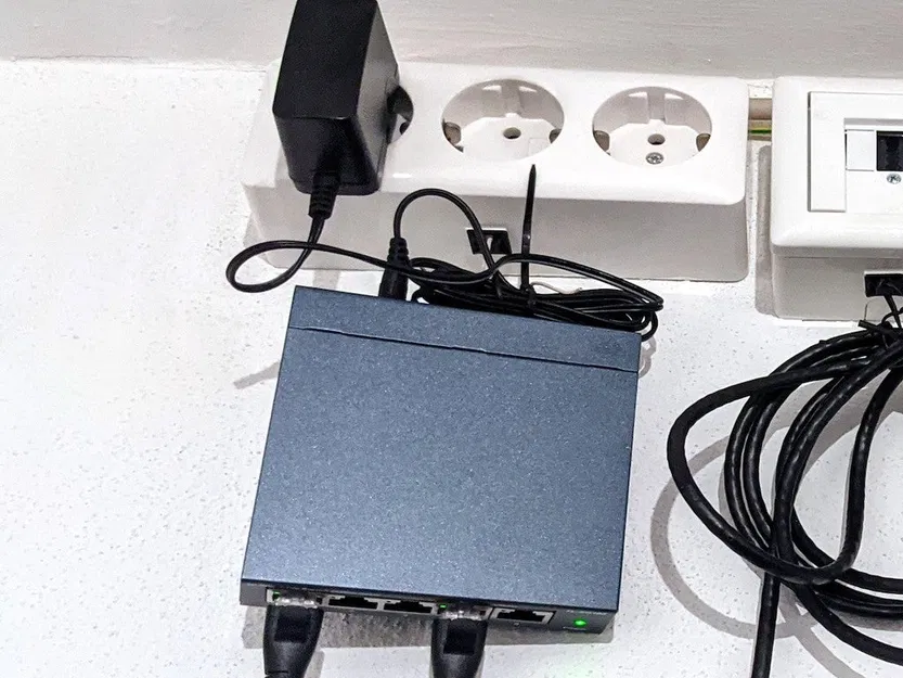 Móc áo cho công tắc mạng TL-SG105 - Image 2