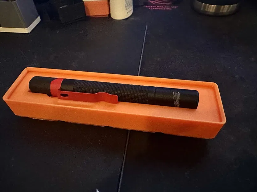 Gridfinity 1x4 Milwaukee Đèn pin, môi, với nam châm - Image 1