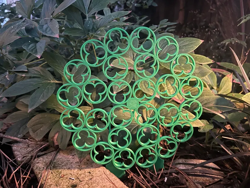 Trefoil Flower Trellis - Image 1
