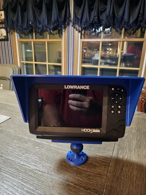 Lowrance Hook 7 tiết lộ nắng - Image 1