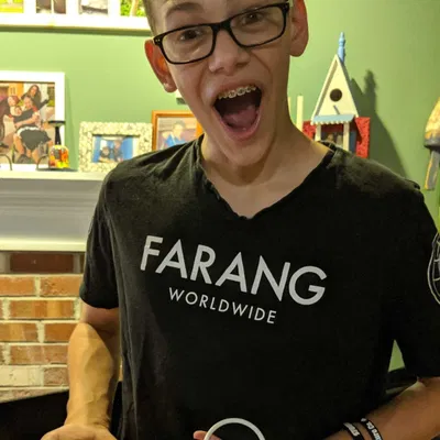 Khung cáp sạc điện thoại