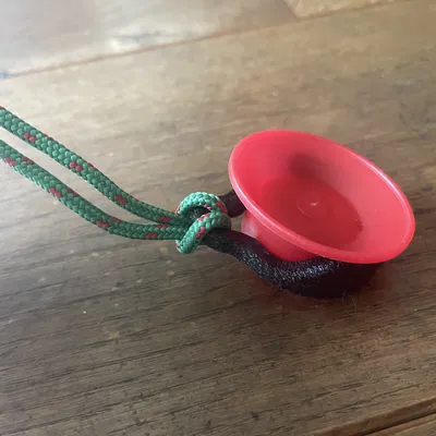 Người treo chai nước dopper