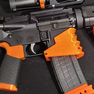 Ar am-15 có rãnh magwell kìm kẹp