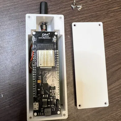 ESP32 với vỏ pin 18650