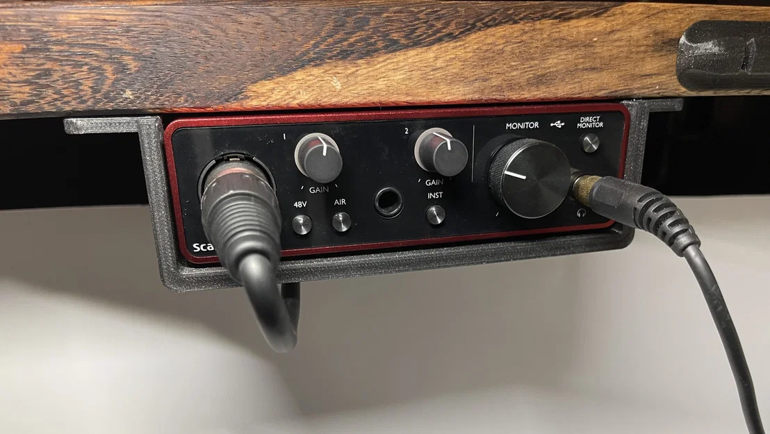 Focusrite Scarlett Solo 3. Bảng đính kèm/Bảng tốt nhất, Montage - Image 1