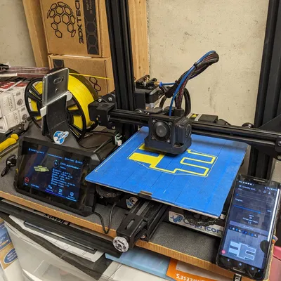 Hotwheels/Matchbox cạnh nhau, đầu nối tường