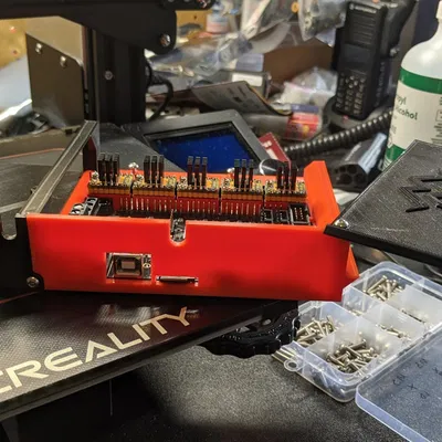 Ender 3 Tất cả trong một trường hợp điện tử, bên phải