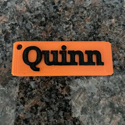 Chuỗi khóa có tên Quinn trên đó