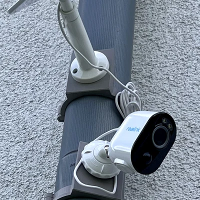 ReoLink Argus 3 Camera + Giá treo bảng điều khiển năng lượng mặt trời cho ống thoát nước mưa