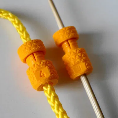 Nắm chặt mâm cặp