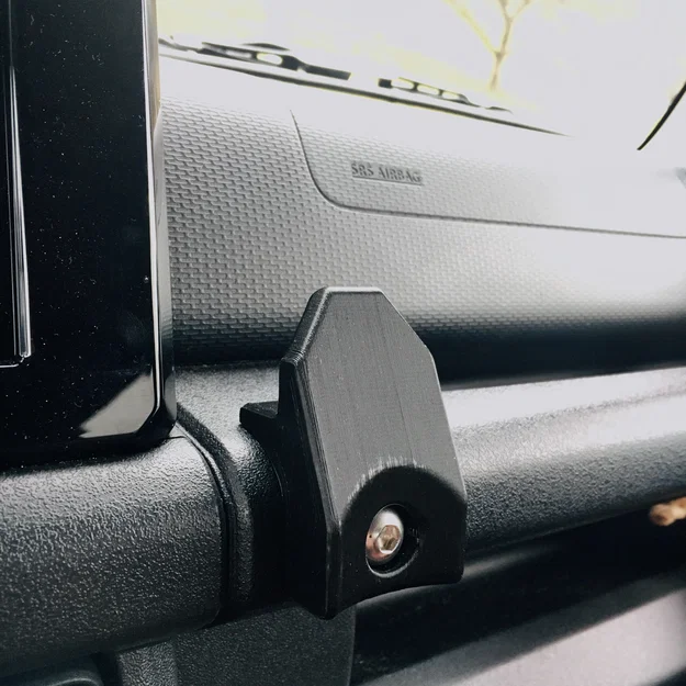 Suzuki Jimny 2019 Camelbak Chute Mag Bottle Dashboard Mount - Image 4