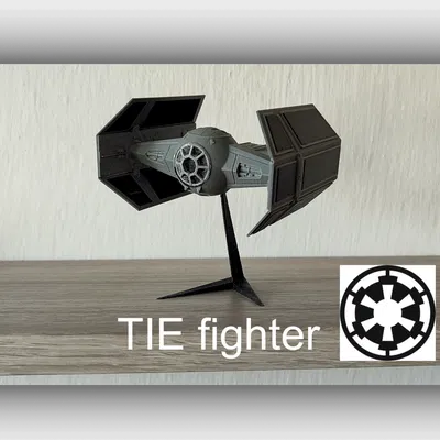 Mô hình máy bay chiến đấu cà vạt của Darth Vader