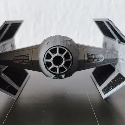 Mô hình máy bay chiến đấu cà vạt của Darth Vader