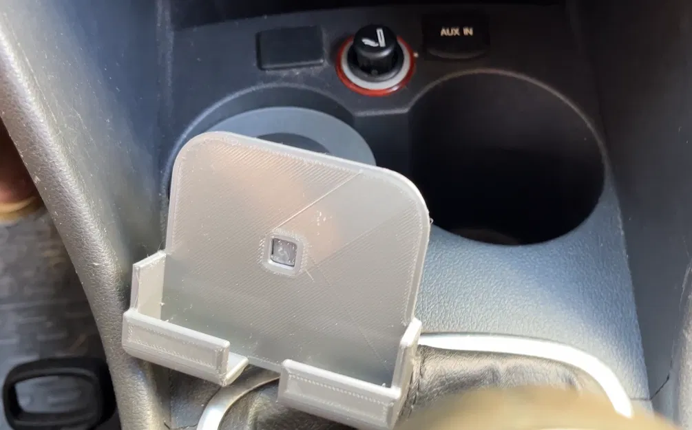 Người giữ iPhone 13 cho Volkswagen Polo 6R - Image 2