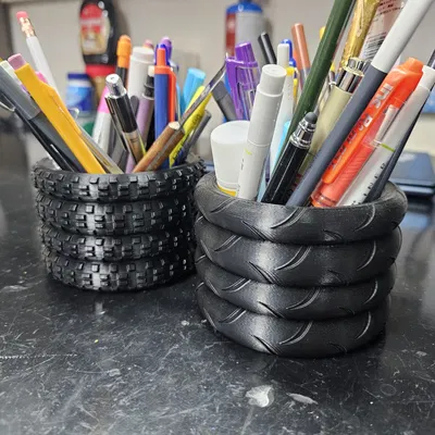 Người giữ bút chì lốp xe máy