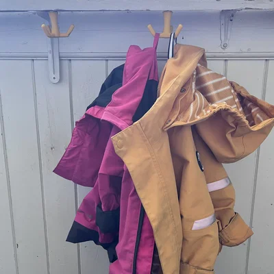 Dưới kệ quần áo Hộp đựng băng chuyền