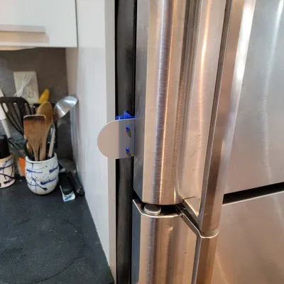 Mở cửa tủ lạnh