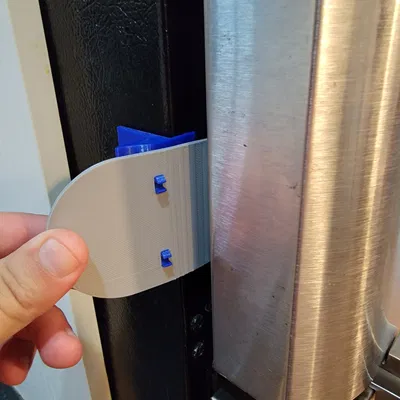 Mở cửa tủ lạnh