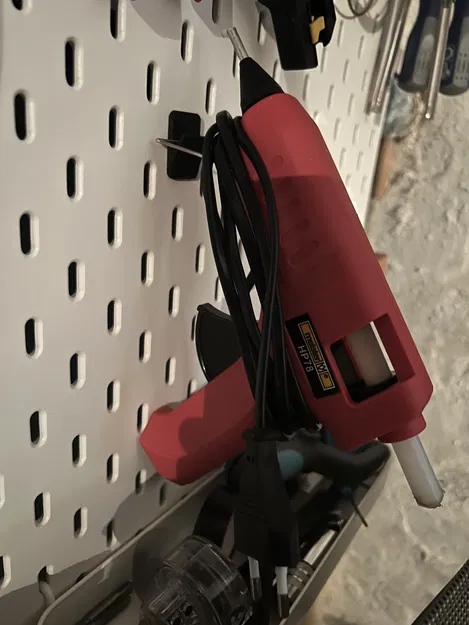 Người giữ súng keo nóng cho IKEA Skadis (Remix) - Image 1