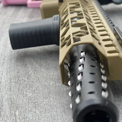 Thiết kế nửa phía trước LN01 AEB mới (Hex Handguard)