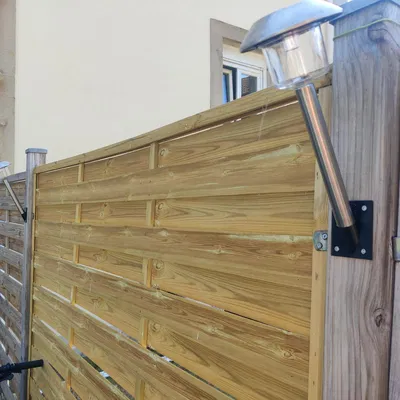 Hỗ trợ đèn sân vườn treo tường