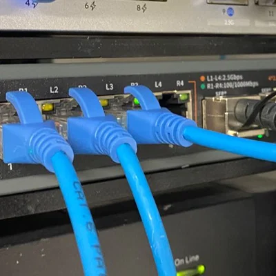 Công tắc mini 10GB/2.5 GB bên trái Rackmount