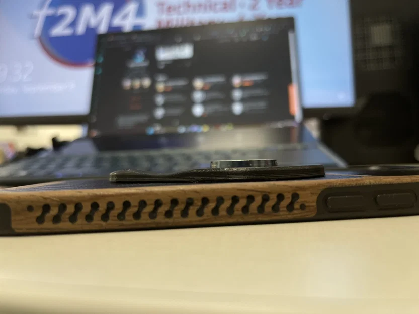 iPhone 12, và lên magsafe để gắn kết. - Image 3
