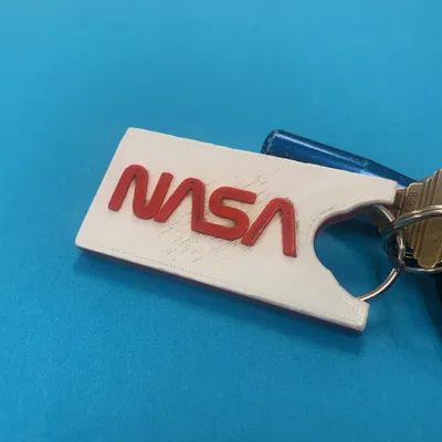 NASA Worm Keychain với Keyring nhúng.