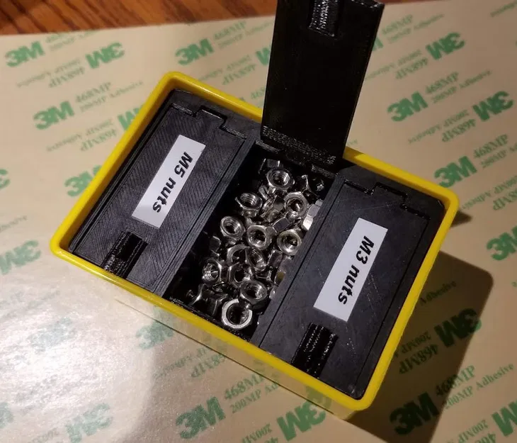 Nhà tổ chức Stanley 014725R - Thùng khoang trung bình 3 có nắp - Image 1