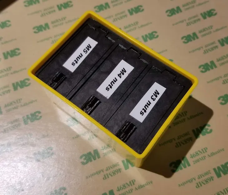 Nhà tổ chức Stanley 014725R - Thùng khoang trung bình 3 có nắp - Image 2