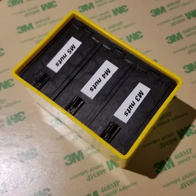 Nhà tổ chức Stanley 014725R - Thùng khoang trung bình 3 có nắp