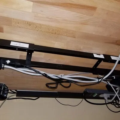 Khay quản lý cáp cho Uplift 900 Chân bàn điều chỉnh - Với tệp bước