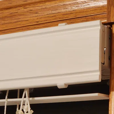 Clip cho một chiếc cửa sổ mù quáng Valance