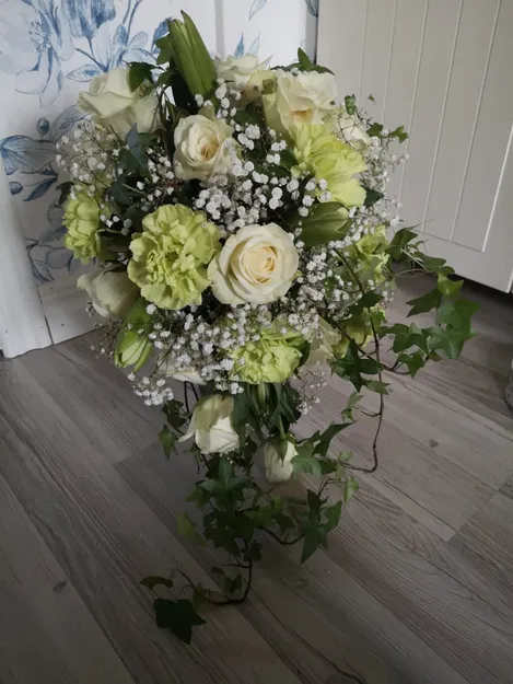 Người giữ Bouquet Cascade (phiên bản nhỏ hơn) - Image 1