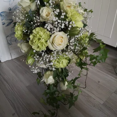 Người giữ Bouquet Cascade (phiên bản nhỏ hơn)