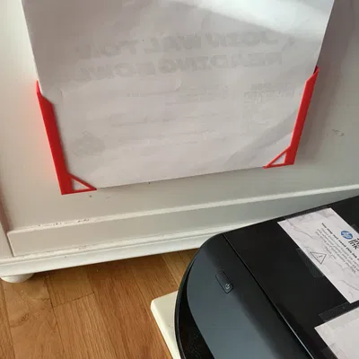 Người giữ giấy tối giản trên tường