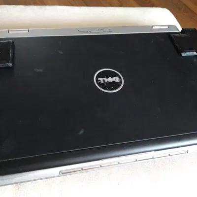 Nhà ở bên ngoài cho máy tính xách tay cũ