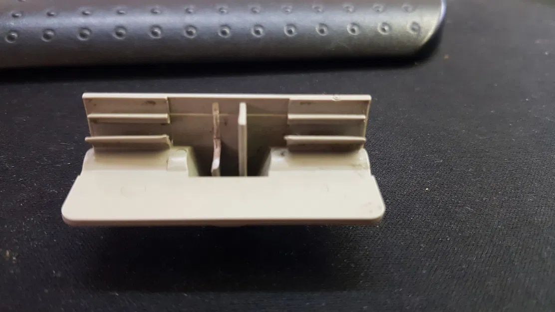 Thay thế cần khóa cửa cho tủ lạnh cắm trại - Image 1