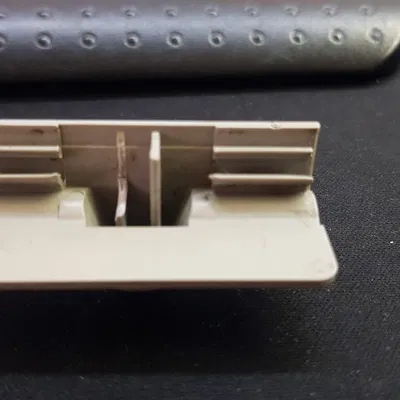 Thay thế cần khóa cửa cho tủ lạnh cắm trại