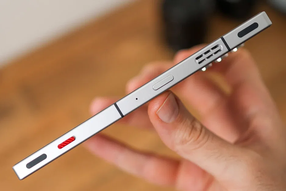 Red Magic 8 Pro/; Plumb - Image 1