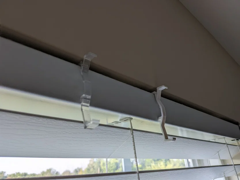 Hunter Douglas Woodmate Valence Clip 2-1/2 '' | 63,5mm - Trang trí mù cửa sổ Venice - Image 2