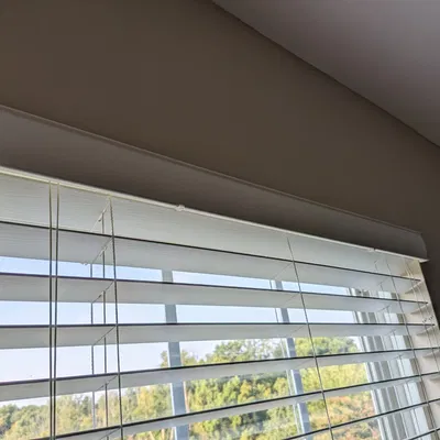Hunter Douglas Woodmate Valence Clip 2-1/2 '' | 63,5mm - Trang trí mù cửa sổ Venice