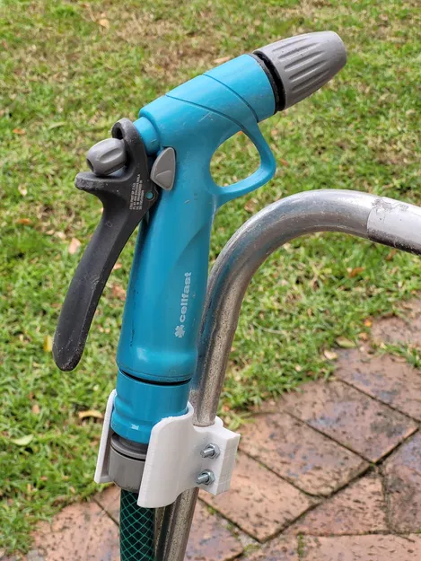 Người giữ vòi phun trong vườn - Image 1