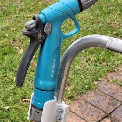 Người giữ vòi phun trong vườn