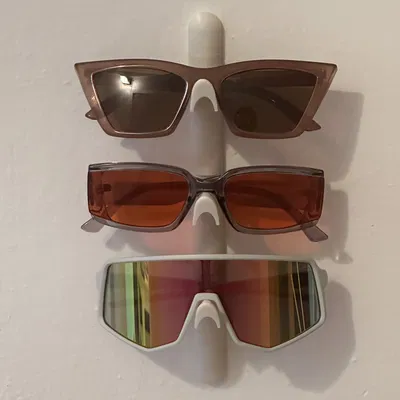 Giá treo tường giữ kính