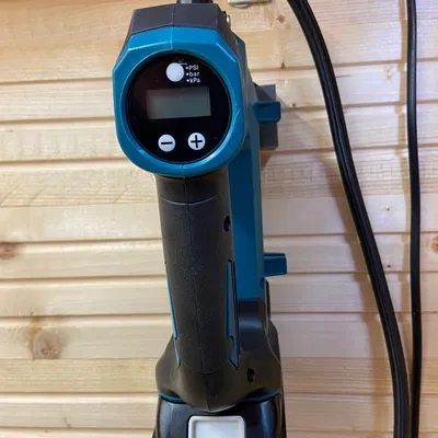 Khung tường makita dmp180
