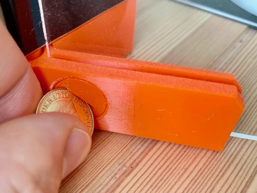 Thiếu bản lề và núm khóa - Image 1