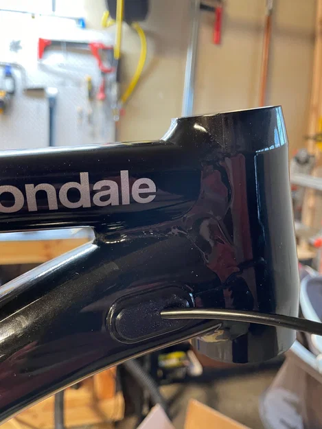 TPU grommet cho định tuyến cáp bên trong trên khung xe đạp Cannondale. - Image 1