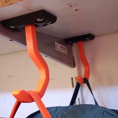 Giá treo túi dưới kệ với thiết kế linh hoạt