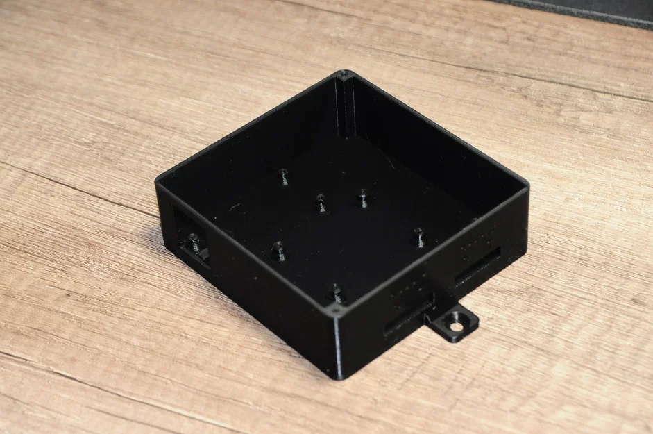 Hộp chứa ESP32-POE cho điều khiển cửa garage trong Home Assistant - Image 3